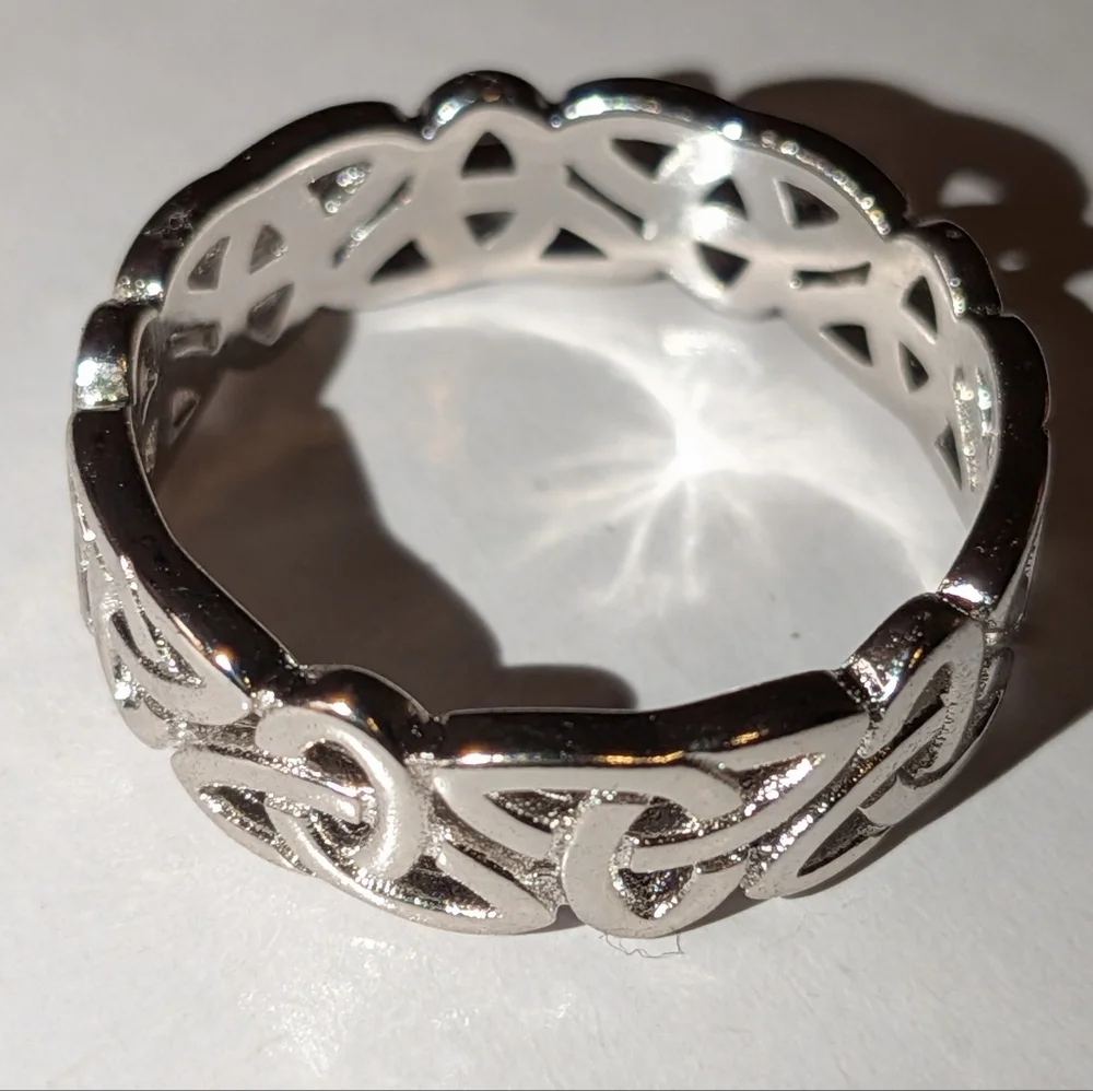 925 Sterling silver unisex elegant Celtic Hollow trinity Knot ring sz 8